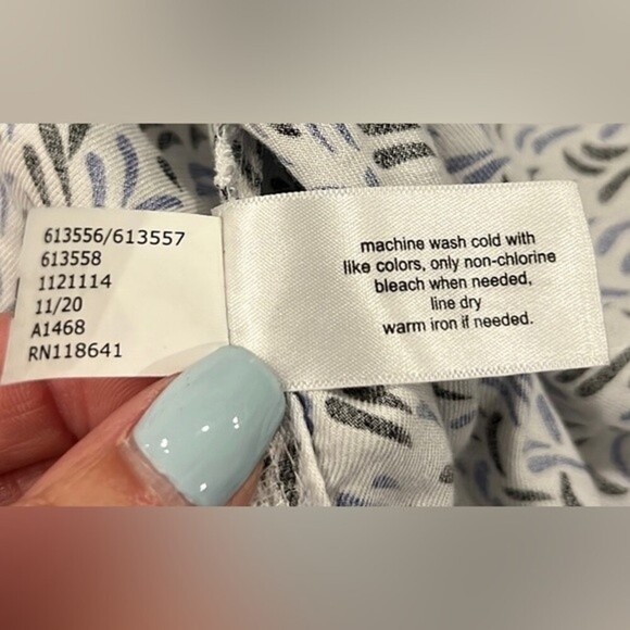 Lane Bryant V neck button down long sleeve blouse size 26/28 - Picture 9 of 9